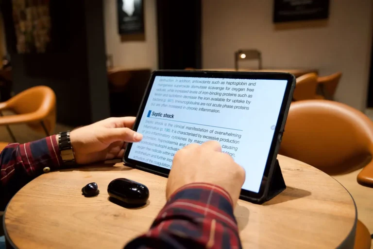 Actualité tech : comment la suivre sans s&rsquo;y noyer