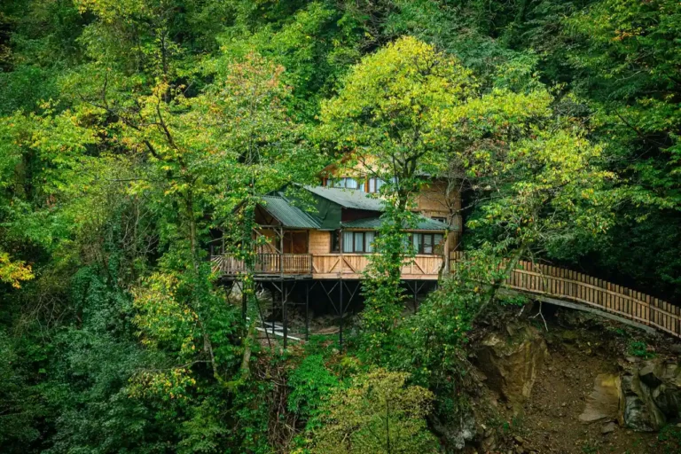 Domaine des Étoiles : gîtes et cabanes insolites en Isère