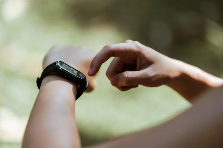 Bracelet connecté GPS : bien choisir selon l&rsquo;usage